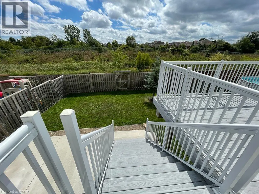 296 COUNTRYSTONE Crescent Unit# Upper, #Upper