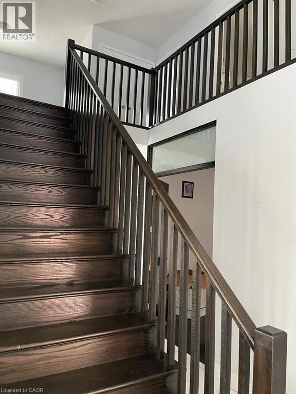 296 COUNTRYSTONE Crescent Unit# Upper, #Upper