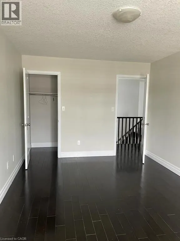 296 COUNTRYSTONE Crescent Unit# Upper, #Upper