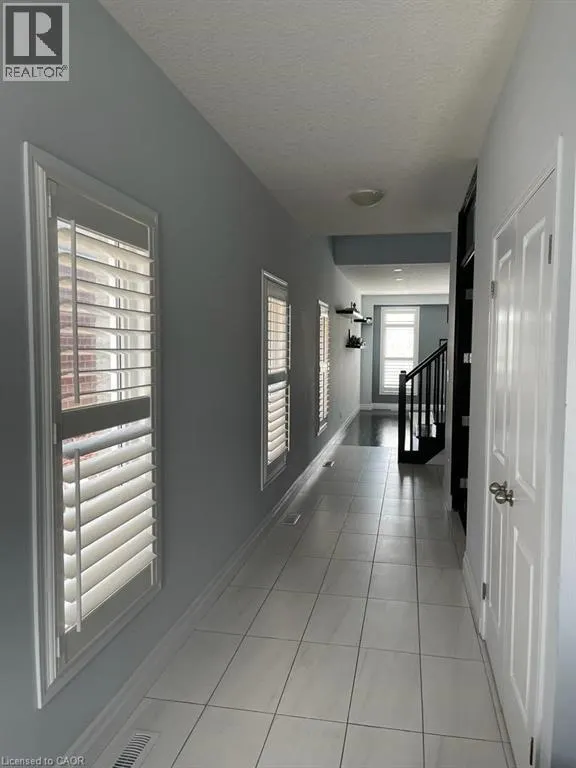 296 COUNTRYSTONE Crescent Unit# Upper, #Upper