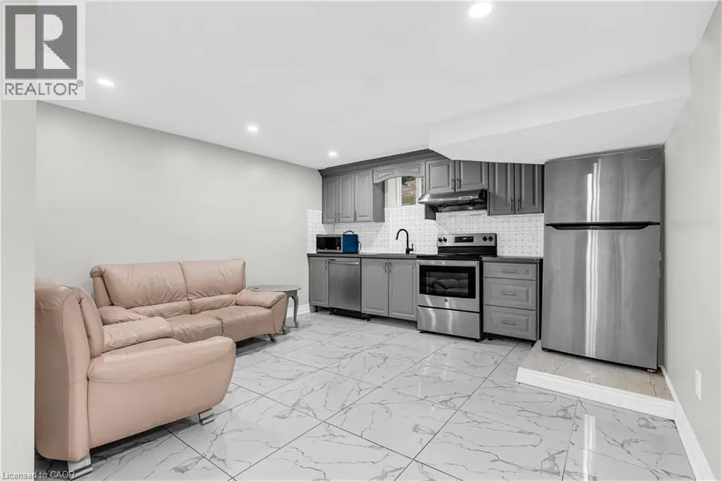 7 JENNER Court