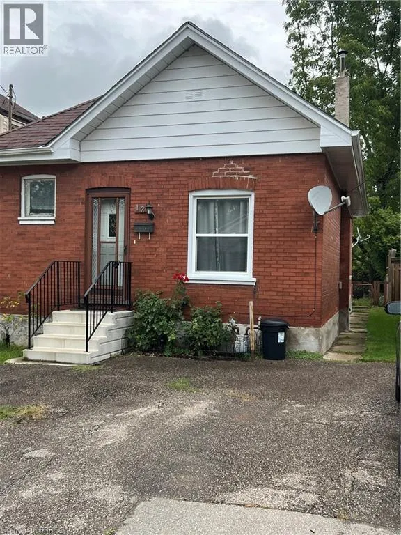 12 CARLYLE Street