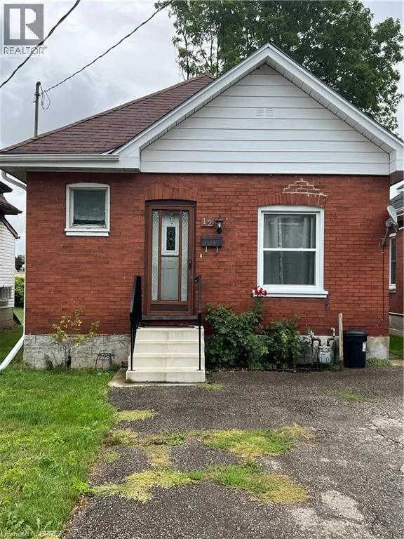 12 CARLYLE Street