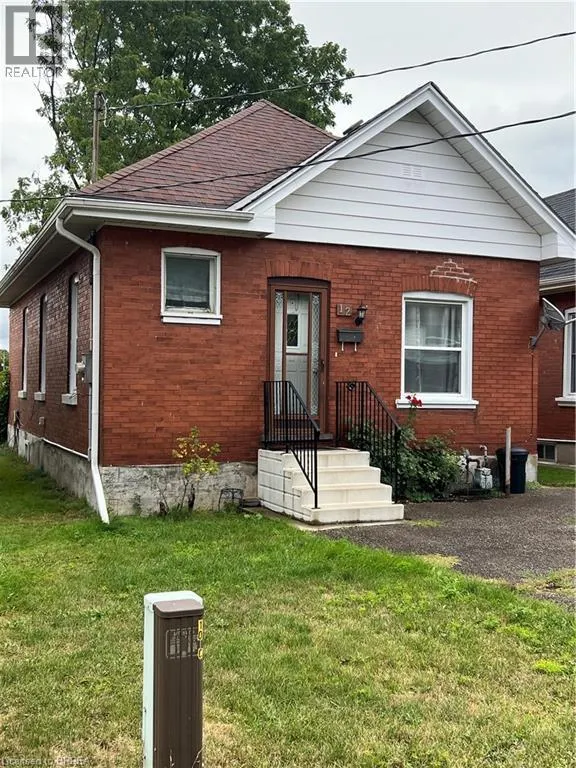 12 CARLYLE Street
