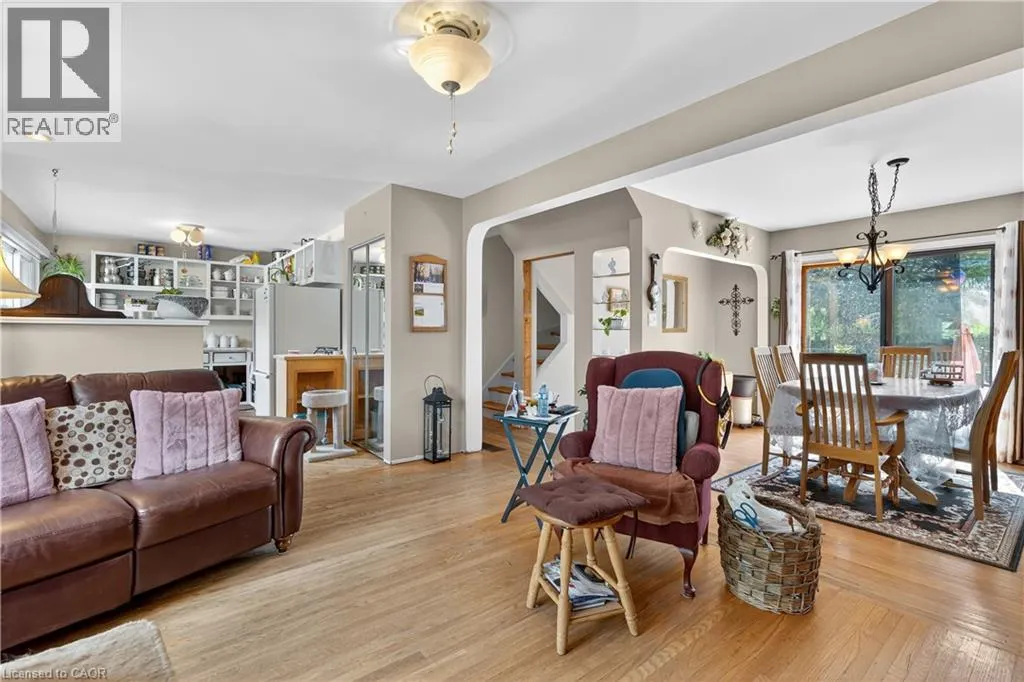 4 WESTERN Avenue