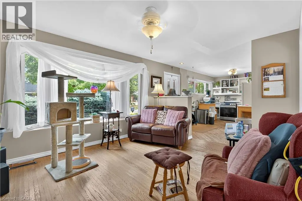 4 WESTERN Avenue