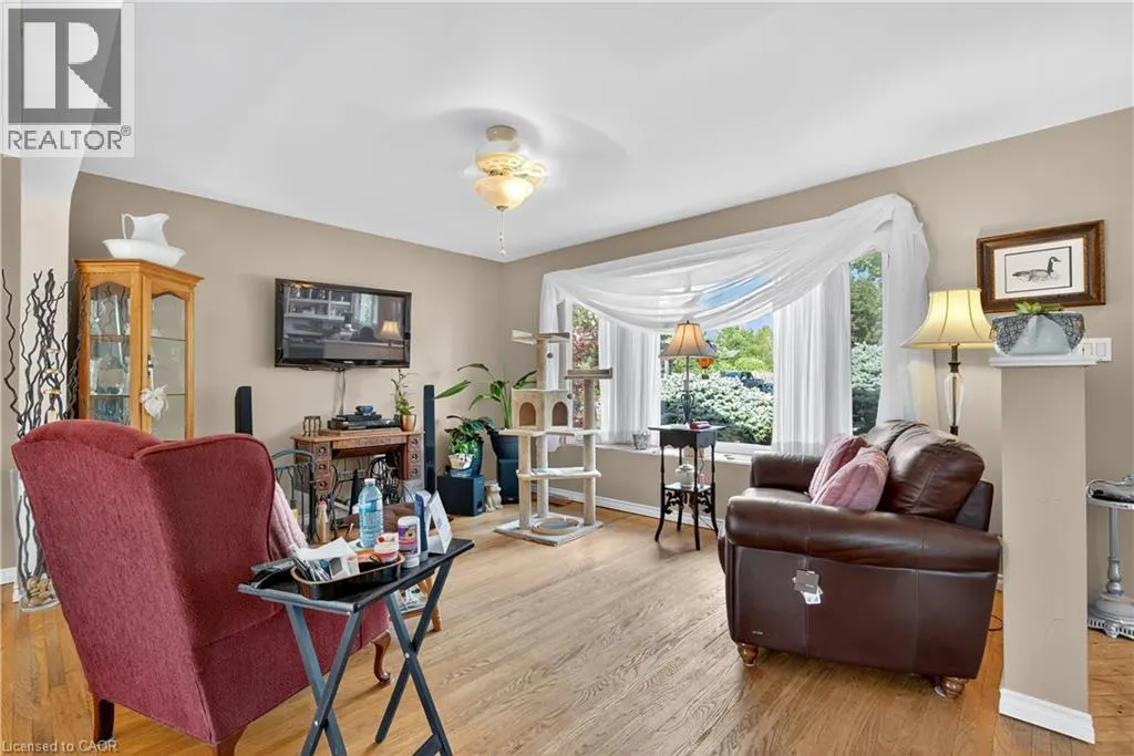 4 WESTERN Avenue