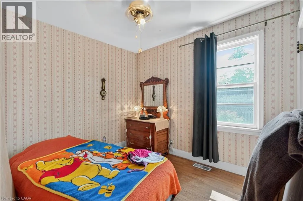 4 WESTERN Avenue