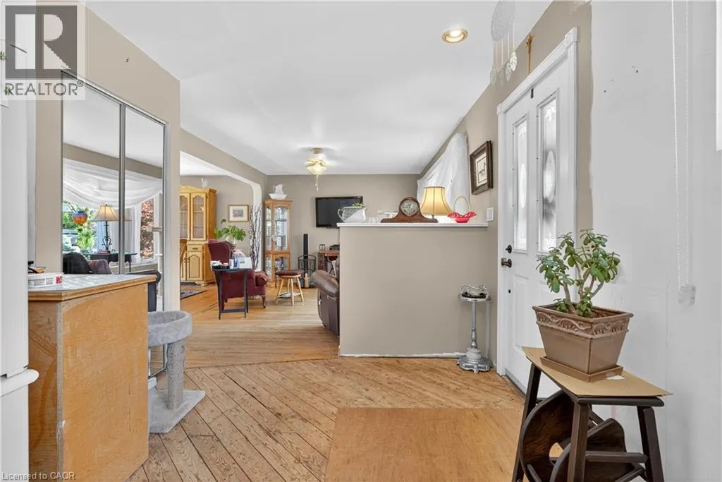 4 WESTERN Avenue