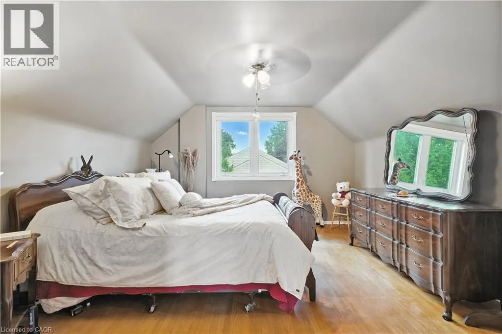 4 WESTERN Avenue