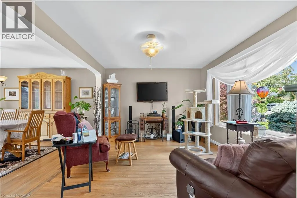 4 WESTERN Avenue