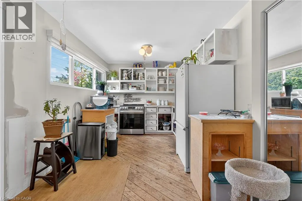 4 WESTERN Avenue