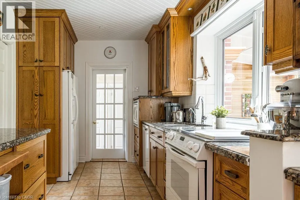 38 JERSEYVILLE Road W