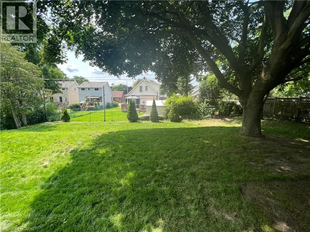 8 MCDONALD Avenue