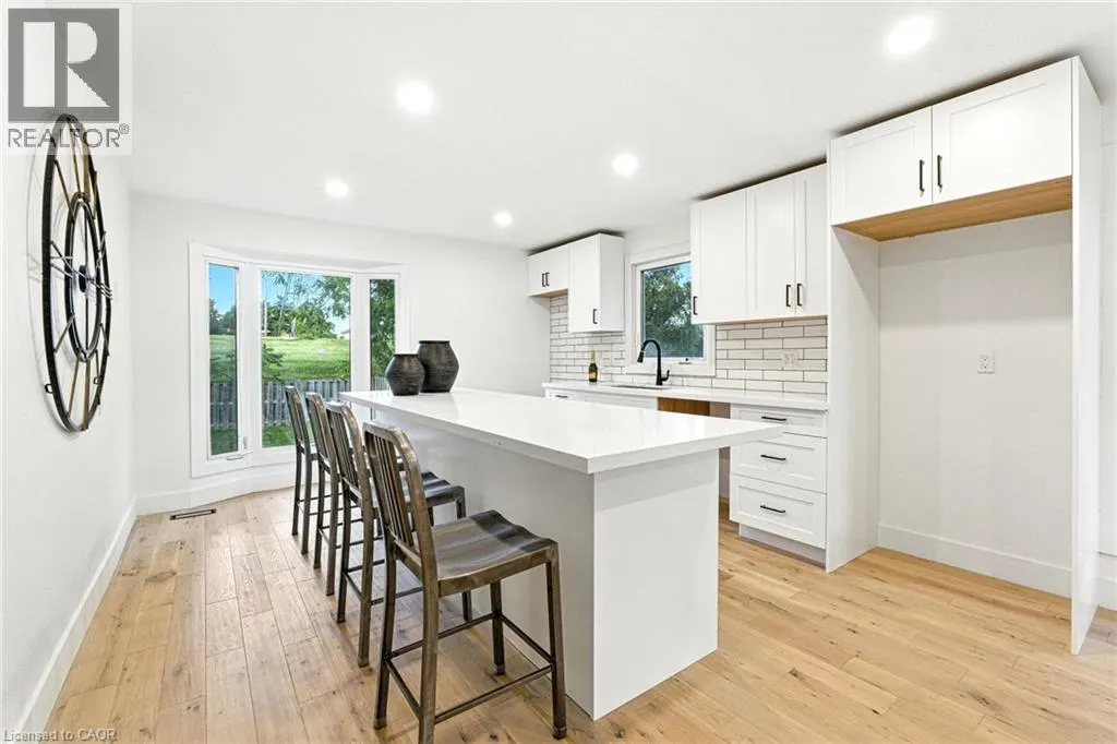 40 HIGHVIEW Drive