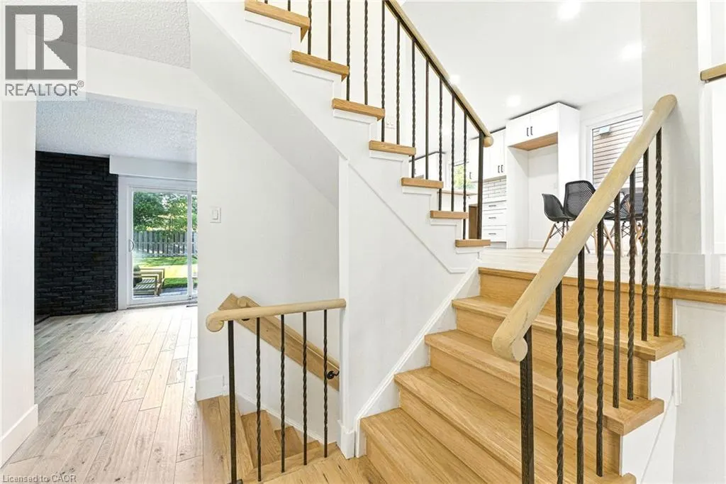40 HIGHVIEW Drive
