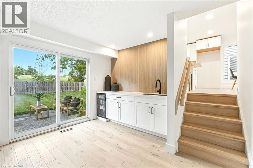 40 HIGHVIEW Drive