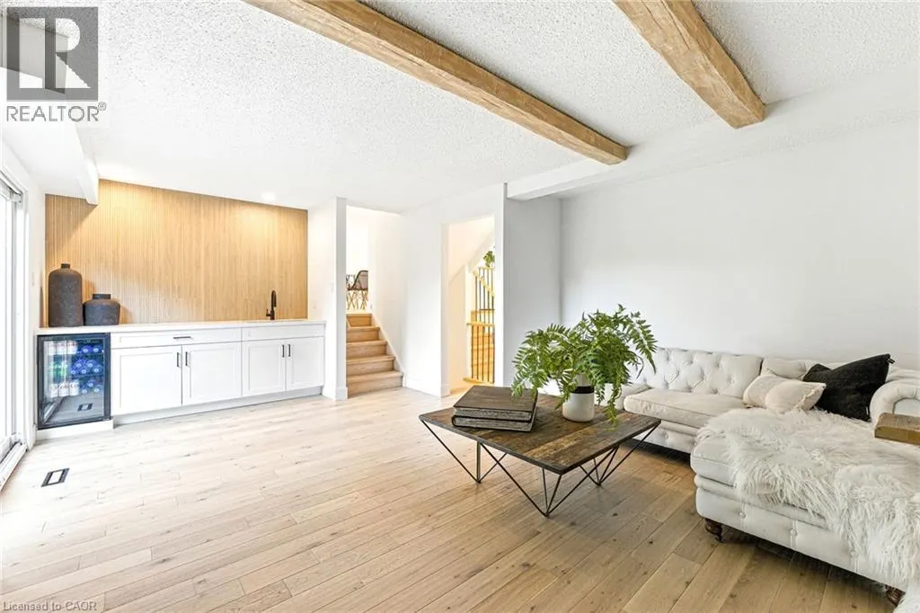 40 HIGHVIEW Drive