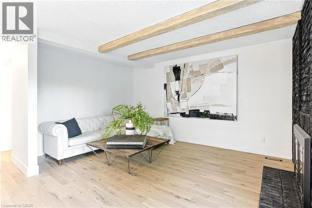 40 HIGHVIEW Drive