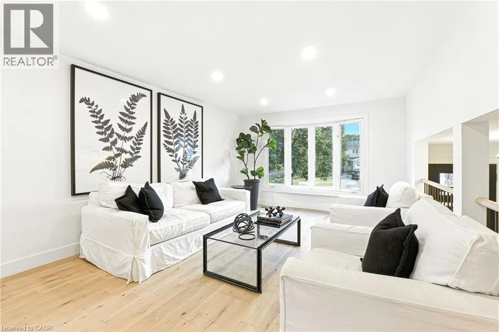 40 HIGHVIEW Drive