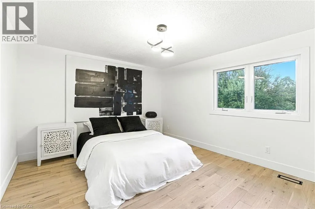 40 HIGHVIEW Drive