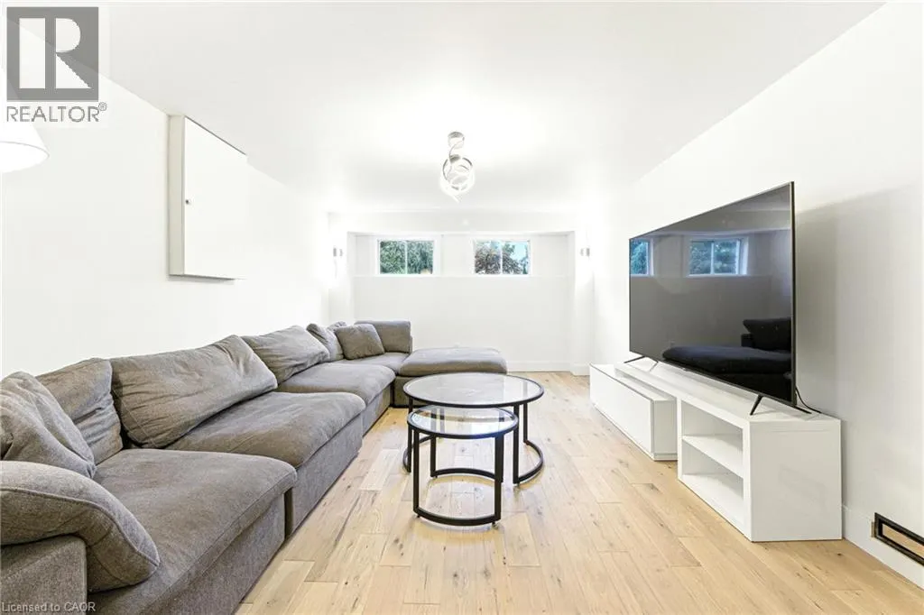 40 HIGHVIEW Drive