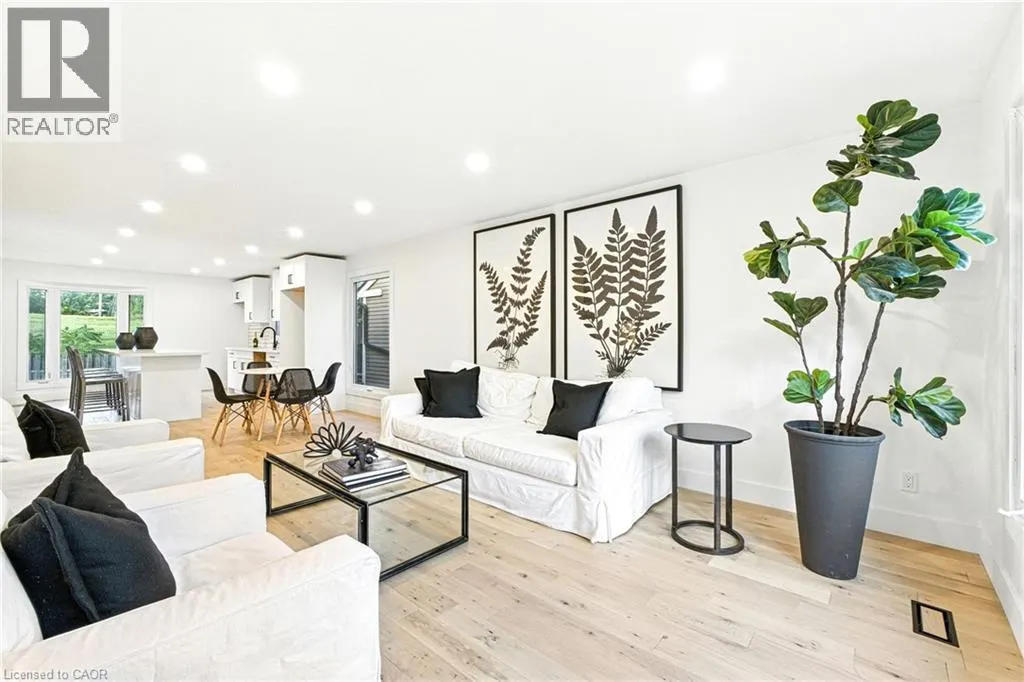 40 HIGHVIEW Drive