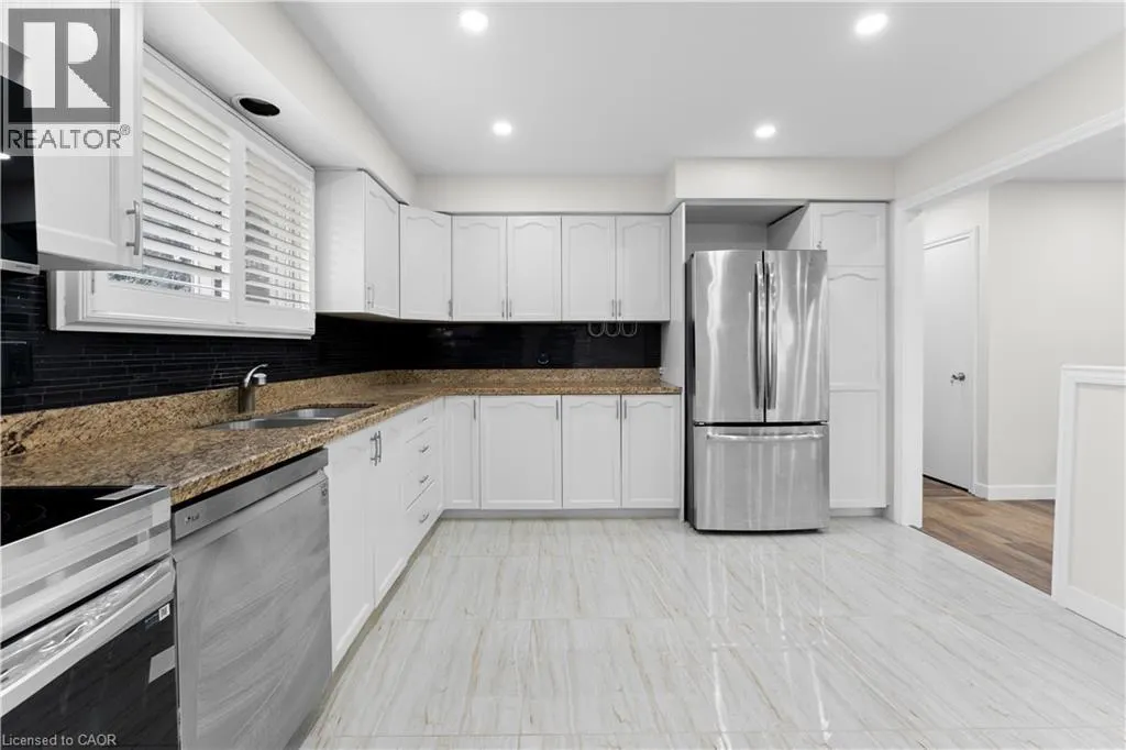 121 TOLLGATE Road