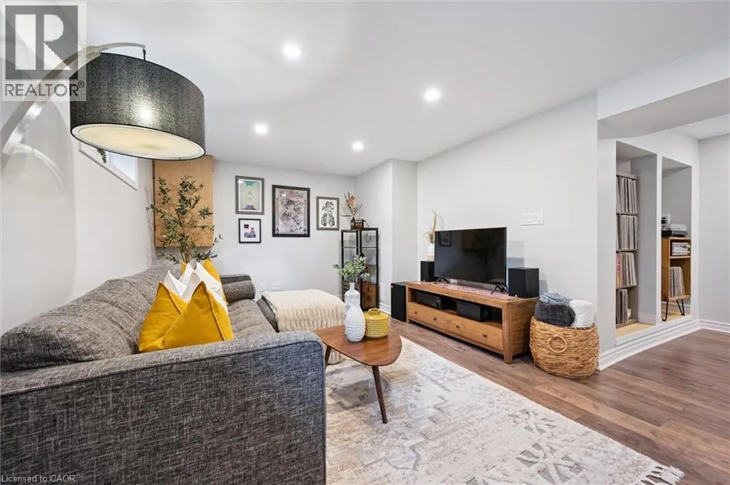 89 MAYFIELD Avenue