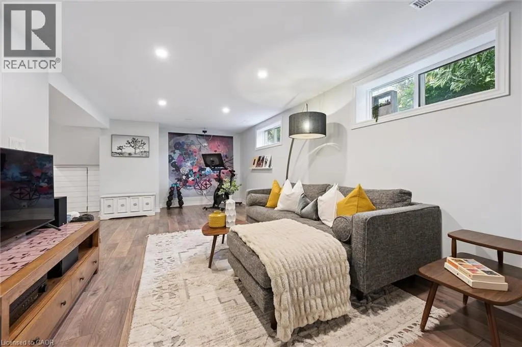 89 MAYFIELD Avenue