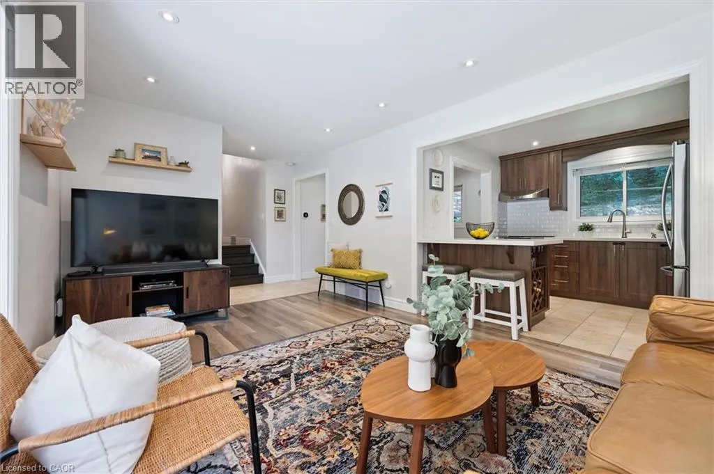 89 MAYFIELD Avenue