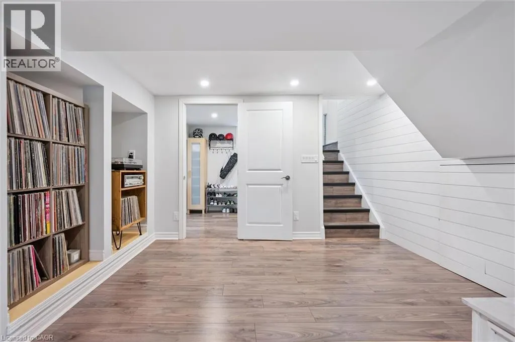 89 MAYFIELD Avenue