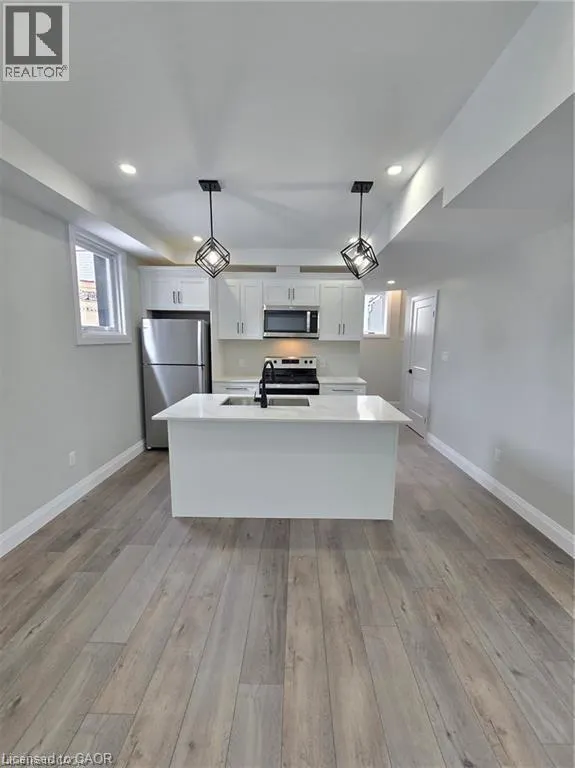 18 HINCKS Street Unit# B, #B