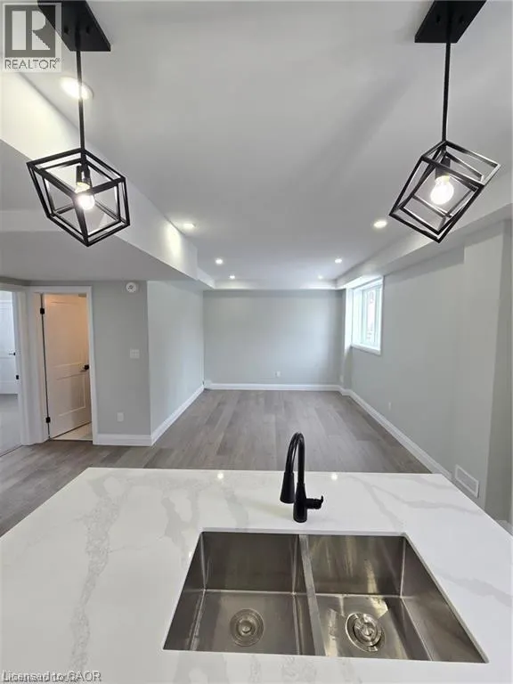18 HINCKS Street Unit# B, #B