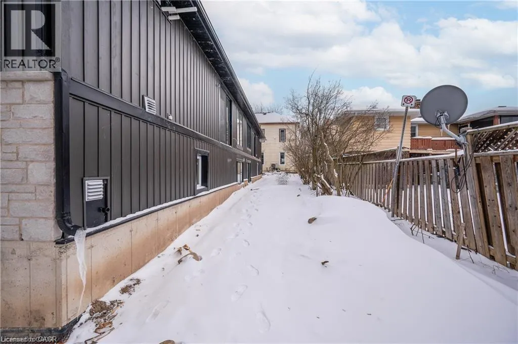18 HINCKS Street Unit# B, #B