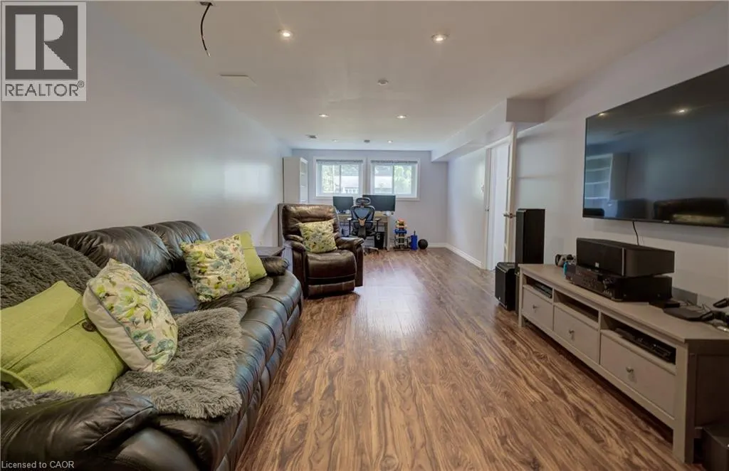 120 RENNIE Drive
