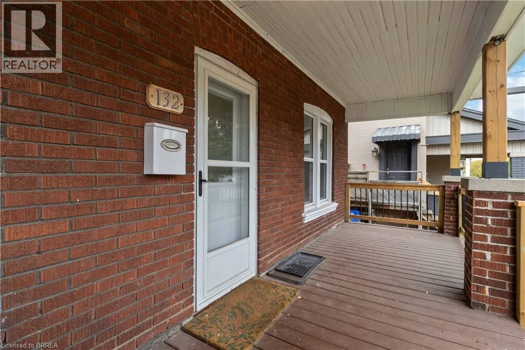 132 DUNDAS Street