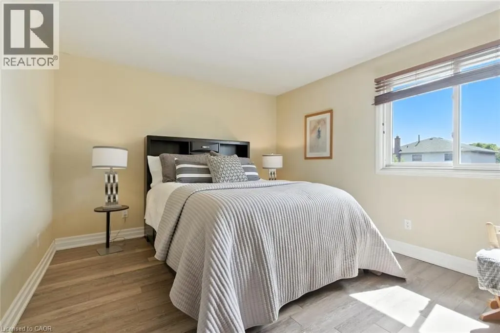 580 DEERHURST Drive