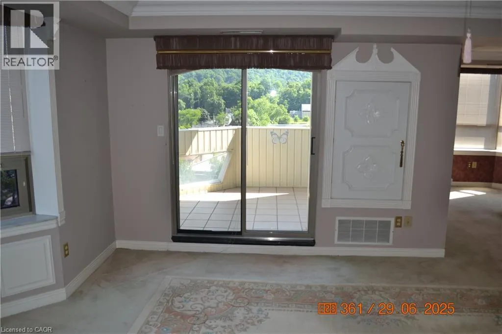 8 VILLAGE GREEN Boulevard Unit# 811, #811