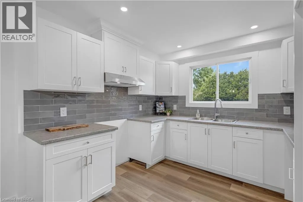 34 OAKHILL Drive Unit# 20B, #20B