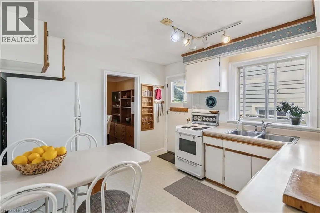 1424 ALFRED Crescent