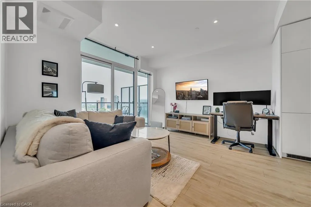 741 KING Street W Unit# 906, #906