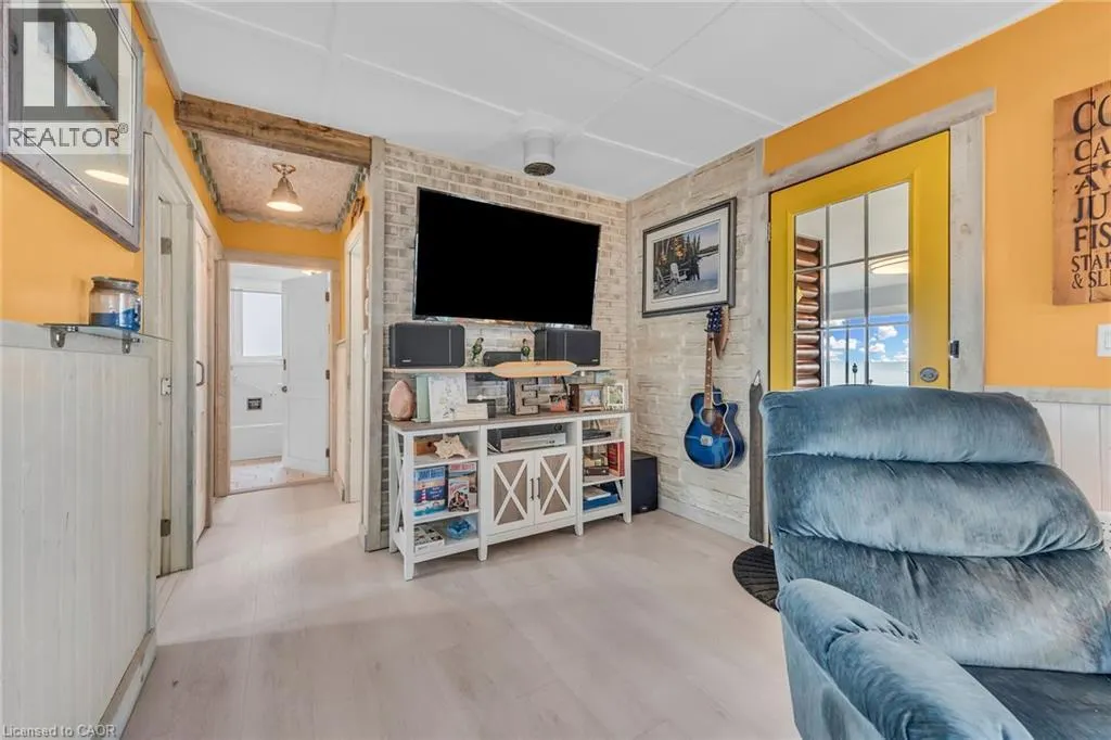 2090 LAKESHORE Road