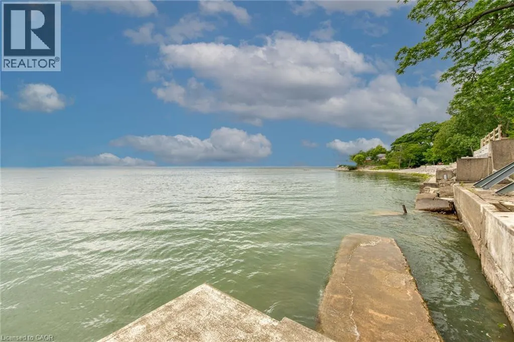 2090 LAKESHORE Road