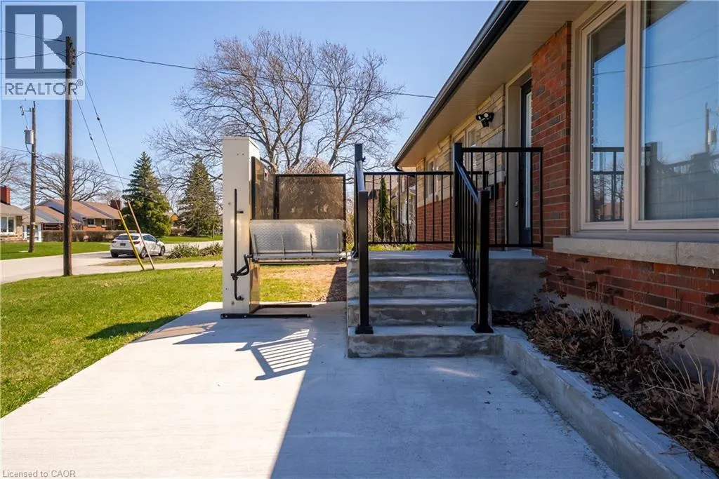 28 DALE Avenue