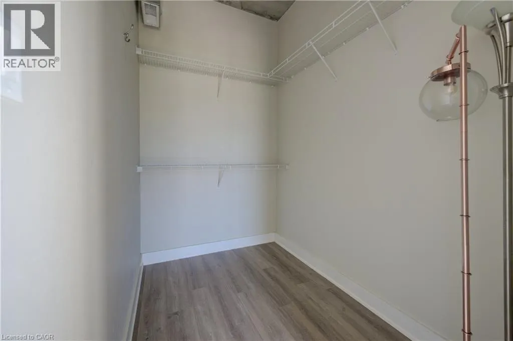 36 REGINA Street Unit# 401, #401