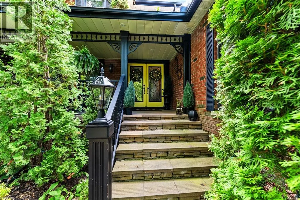 233 HUYCKE Street