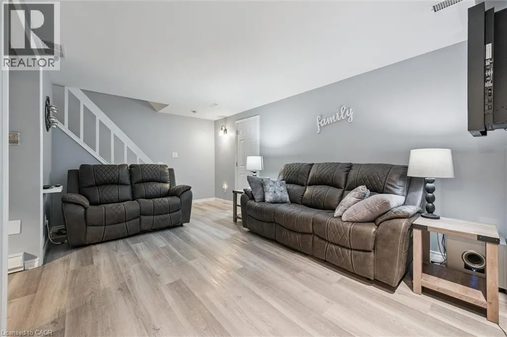 174 SUNPOINT Crescent
