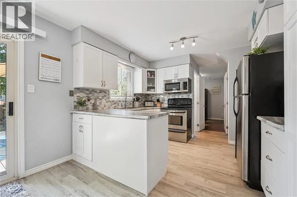 174 SUNPOINT Crescent