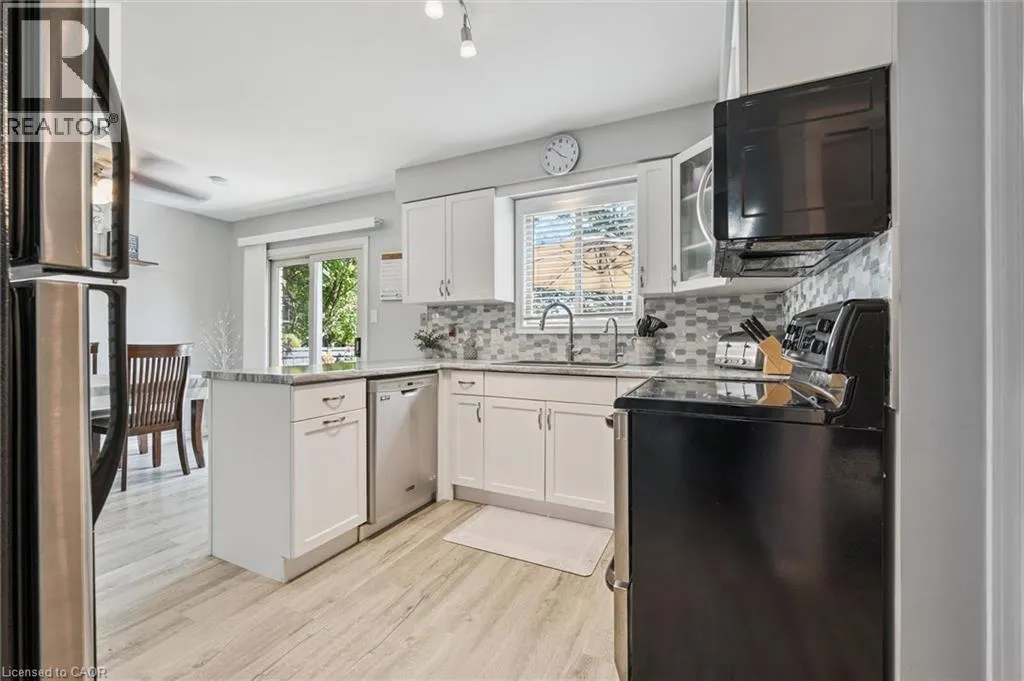 174 SUNPOINT Crescent